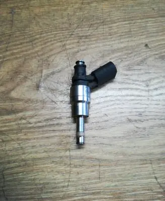 Skoda Octavia Mk2 (1Z) Fuel injector 06F906036 0261500014