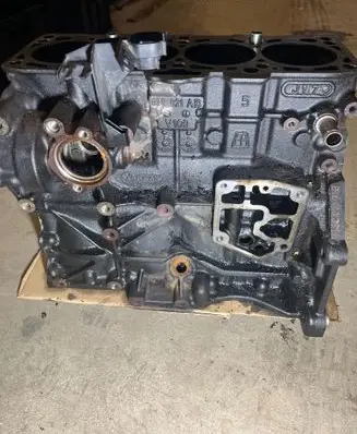 Chrysler Sebring (JS) Engine block 03G021AB BYL043363