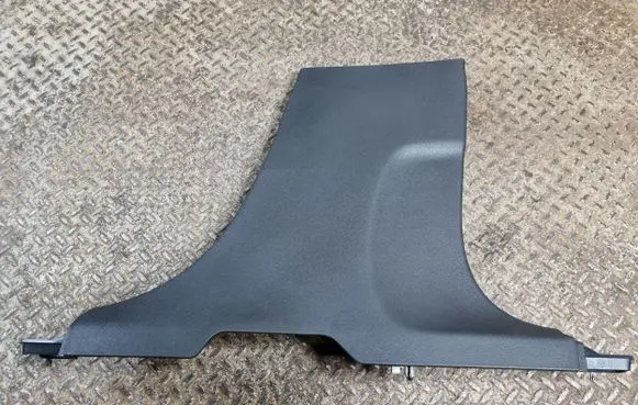 Volvo XC40 (B) pillar trim (bottom) 31457497