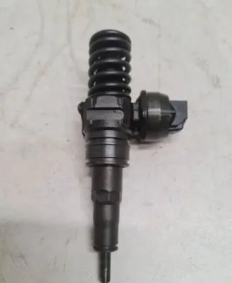Volkswagen PASSAT B6 Fuel injector 038130073BQ
