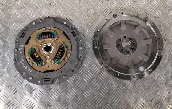 Toyota Prius (XW50) Clutch set kit 8G130101