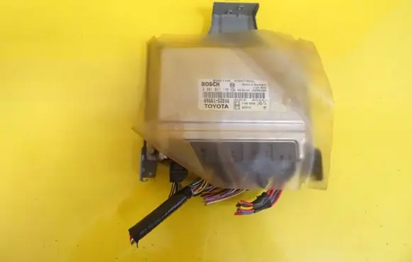 Toyota Yaris Engine control unit/module 0281011126