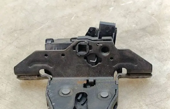 Opel Astra J Tailgate/trunk/boot lock/catch/latch 13585478