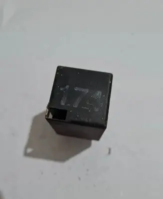 Volkswagen Golf III Other relay 1H0955529 72HV603