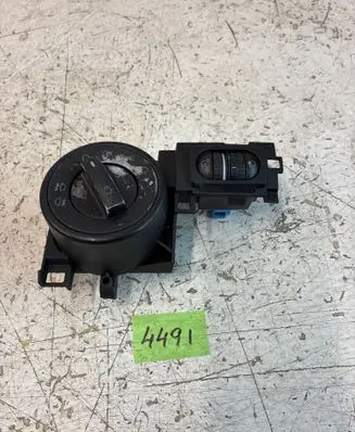 Volkswagen Touareg I Light switch 7L6858903D 527380 P0095827