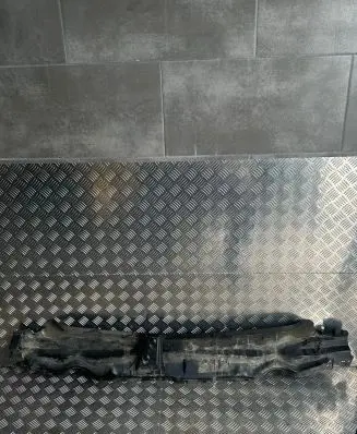 Toyota Avensis T270 Battery tray heat shield 