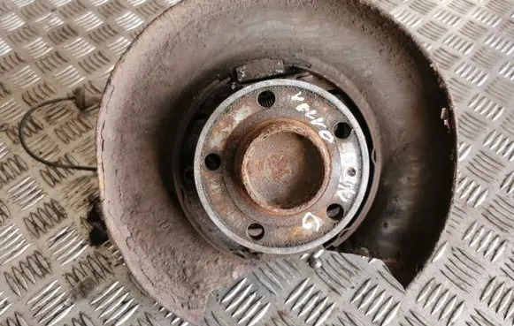 Volvo V70 Rear wheel hub
