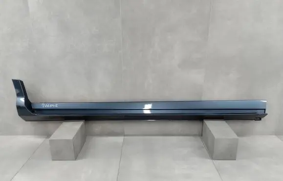 Foot area side trim