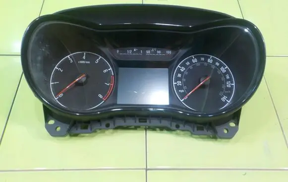 Opel Corsa E Speedometer (instrument cluster) 367030224
