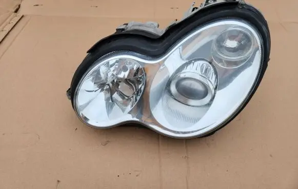 Mercedes-Benz C AMG W203 Headlight/headlamp 2038203759