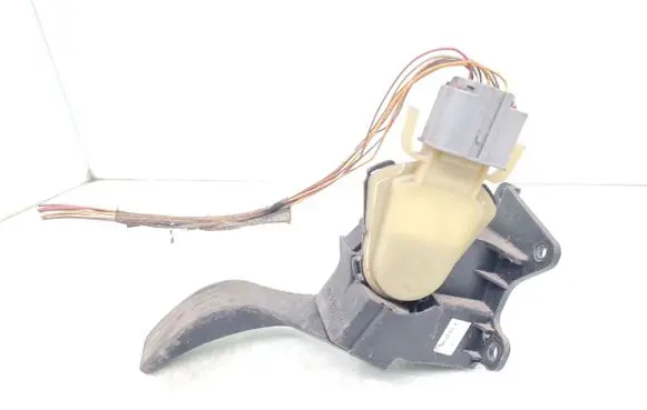 Ford Focus Accelerator throttle pedal 2M519F836AE