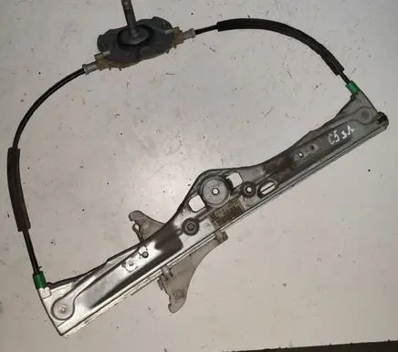 Rear door manual window regulator