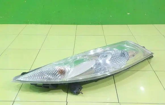 Nissan Juke I F15 Headlight/headlamp PRZOD