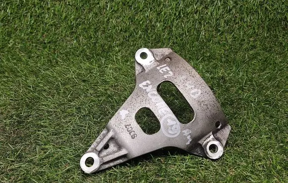 Buick Encore I A/C compressor mount bracket 55596095A 631170227