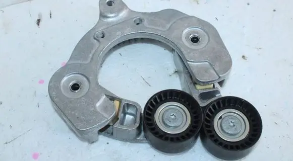 KIA Sportage Generator/alternator belt tensioner 252812MHA1 4ADA30402NB