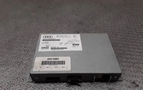 Volkswagen PASSAT CC Head unit multimedia control 8E0035593M