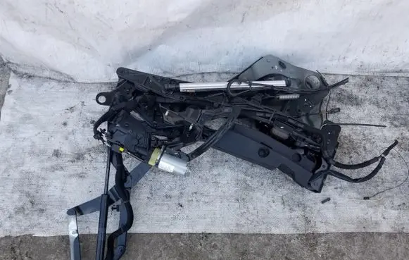 Renault Megane III Convertible roof hinge 