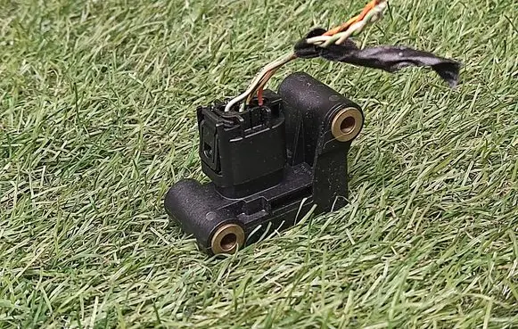 BMW 5 E60 E61 Airbag deployment crash/impact sensor 6977398 65776977398