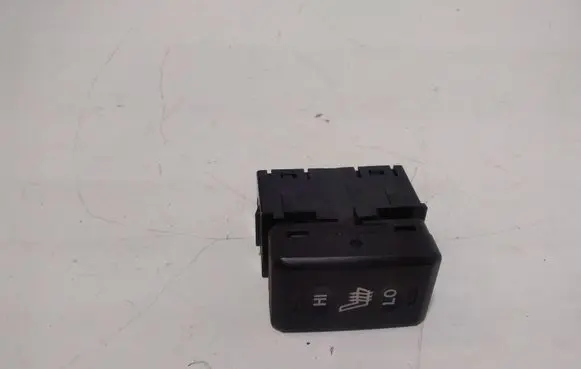 Hyundai Santa Fe Seat heating switch 202008452