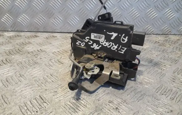 Audi A6 S6 C5 4B Rear door lock 4B0839016G