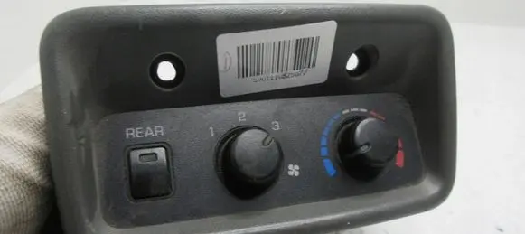 Mitsubishi Montero Climate control unit MR500175