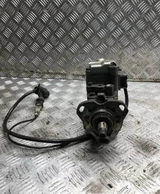 Audi A6 S6 C4 4A Fuel injection high pressure pump 046130108G 0460415989