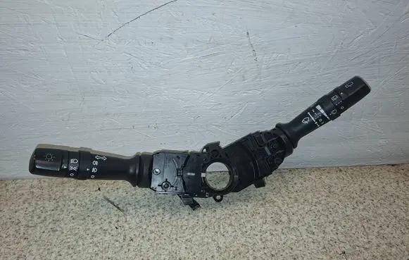 KIA Rio Wiper turn signal indicator stalk/switch 202008910