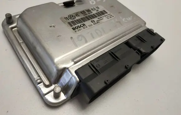 Volkswagen PASSAT B5.5 Engine control unit/module 038906019EM 0281010668