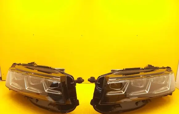 Volkswagen Touareg III Headlight/headlamp 761941081B 761941082B
