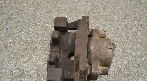 BMW 5 E39 Front brake caliper 6022296