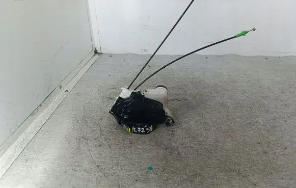 Toyota Yaris Front door lock