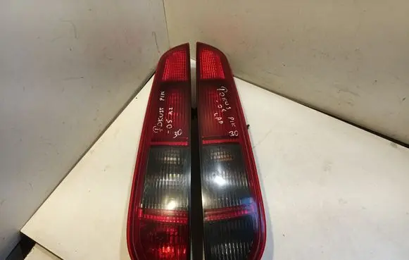 Ford Focus Rear/tail lights 4M5113N004C