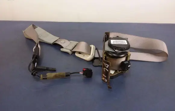 Chrysler Pacifica Front seatbelt
