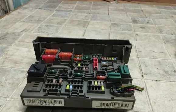 BMW 1 E81 E87 Fuse module 911944604