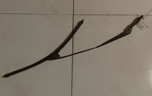 Peugeot 206 Front wiper blade arm 