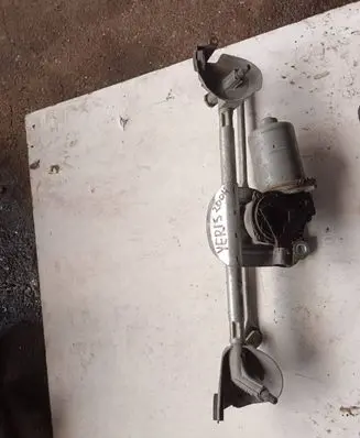 Toyota Yaris Front wiper linkage 