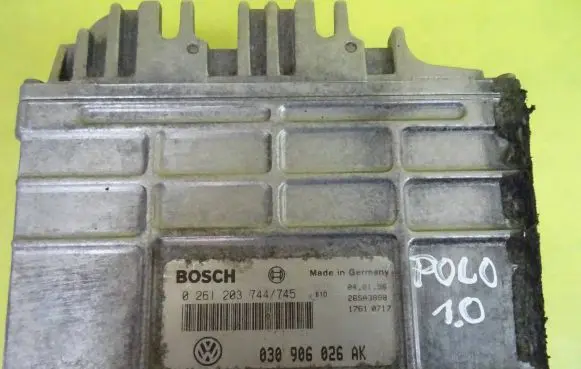 Volkswagen Polo III 6N 6N2 6NF Engine control unit/module 0261203744 030906026AK