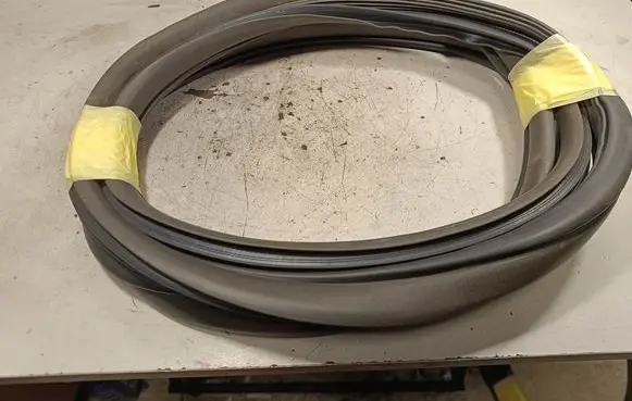 Nissan Navara D40 Rubber seal rear door 