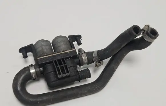 BMW 7 E38 Coolant heater control valve 8374995