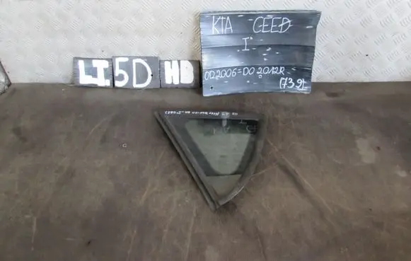 KIA Ceed Front triangle window/glass 