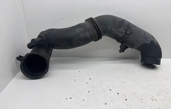 Air intake hose/pipe