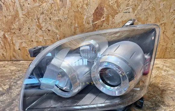 Toyota Avensis T250 Headlight/headlamp