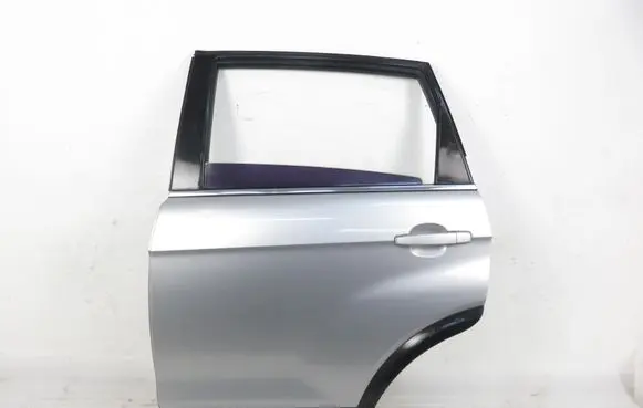 Chevrolet Captiva Rear door 