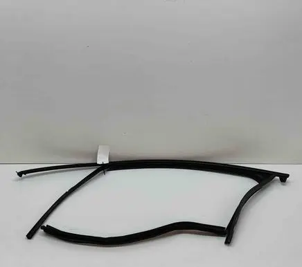 Porsche Macan (95B) Front door glass trim molding 95B837431