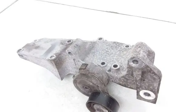 Volvo V70 Generator/alternator bracket 7G9Q10K018AA
