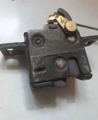Audi A6 S6 C4 4A Tailgate/trunk/boot lock/catch/latch 4A9827505C