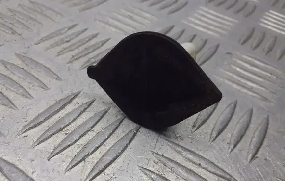 Renault Megane II Tailgate/boot open switch button 