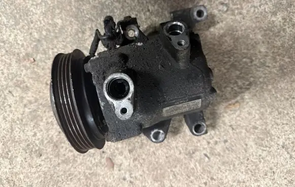 Suzuki Swift III Starter motor 9520152R10
