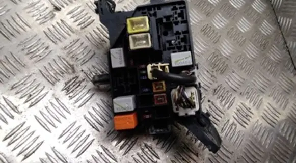 Toyota Yaris Fuse box set 71545127