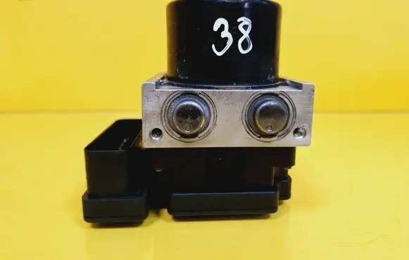 Volkswagen Caddy ABS Pump 1K0907379P 1K0611117H